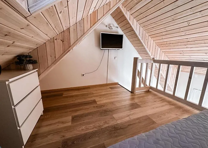 شقة Ciki Puki Buto Nuoma Su Sildomu Lauko Baseinu Kunigiskese *