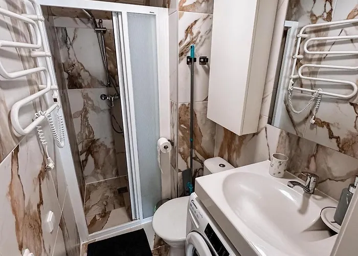 Ciki Puki Buto Nuoma Su Sildomu Lauko Baseinu Kunigiskese بالانغا